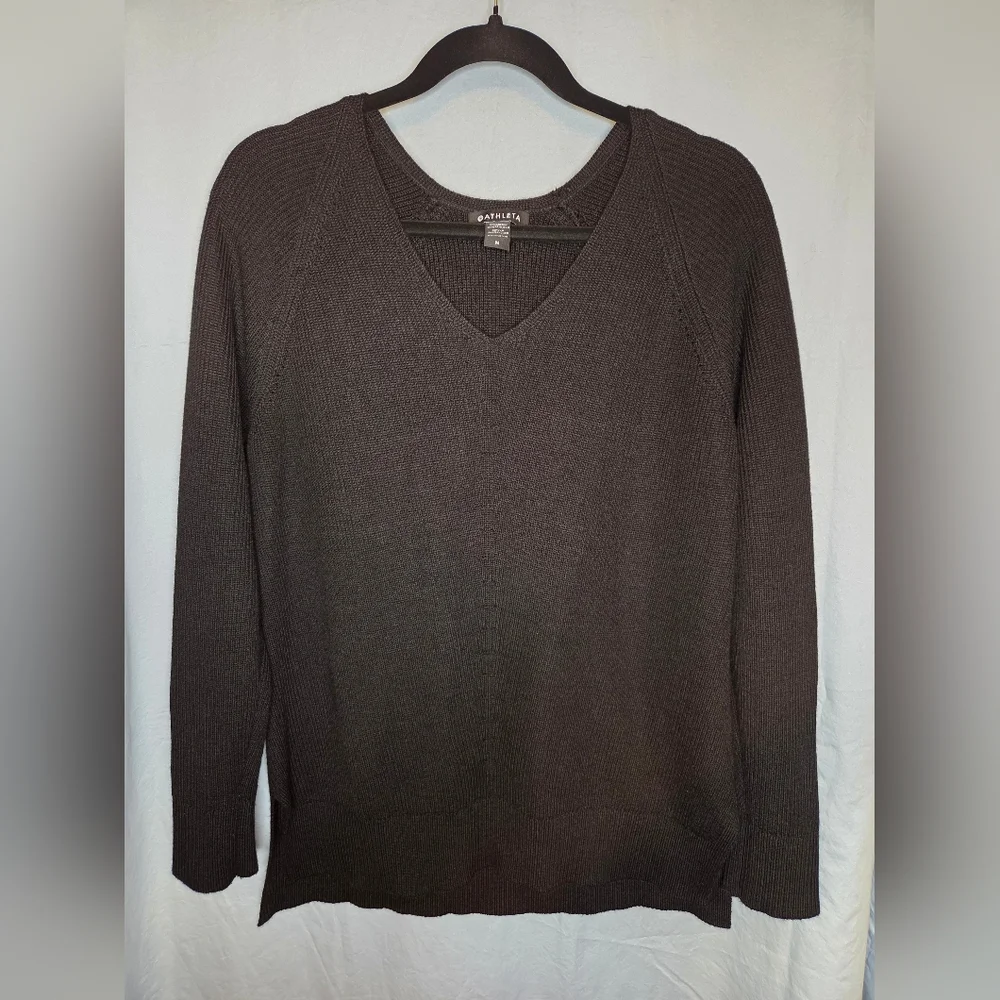 G261. Athleta Hanover V-Neck Sweater in Black - Size M